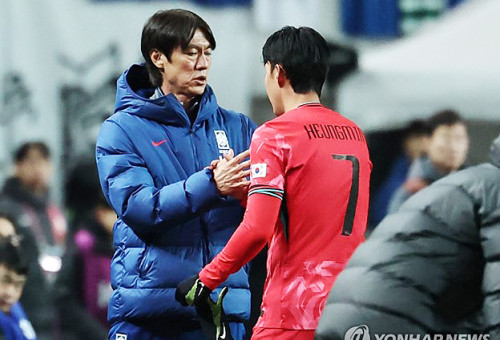 홍명보 감독과 손흥민.               [연합뉴스 자료사진]