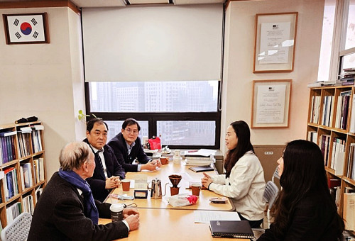 김준곤목사 기념사업회 사무총장 김철영목사(왼쪽 두번째), 엑스플로 74대회에 참가했고, 엑스플로 ’‘74대회를 학술적으로 연구한 김철해 박사(전 횃불트리니티신학대학원대학교 신약학 교수, 왼쪽 첫번째)는 지난 1월 7일 국가유산청을 방문해 세계유산정책 담당자들을 만나 협의를 했다.